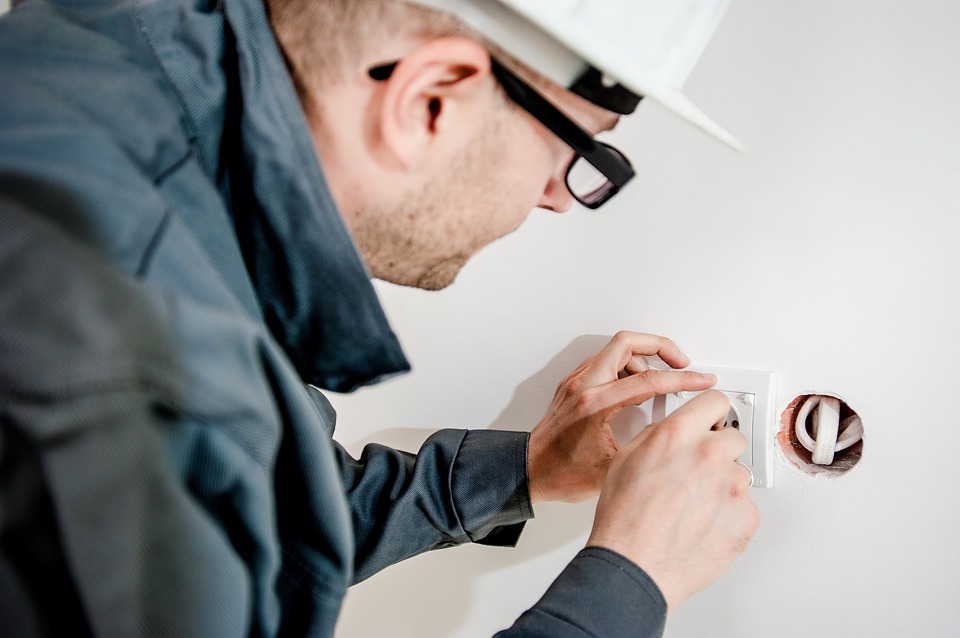 Read more about the article Tips For Calculating Electrician Salaries